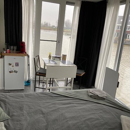 Bed & Breakfast 'T Westergouwertje 豪达 外观 照片